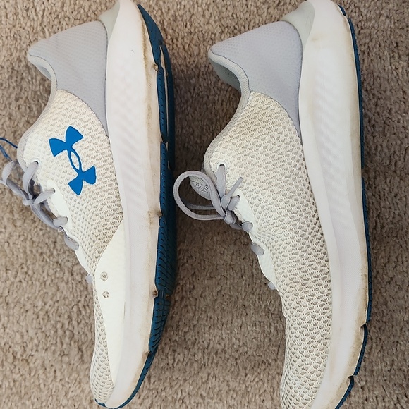 Under Armour Charged Pursuit Sneakers - Picture 3 of 12